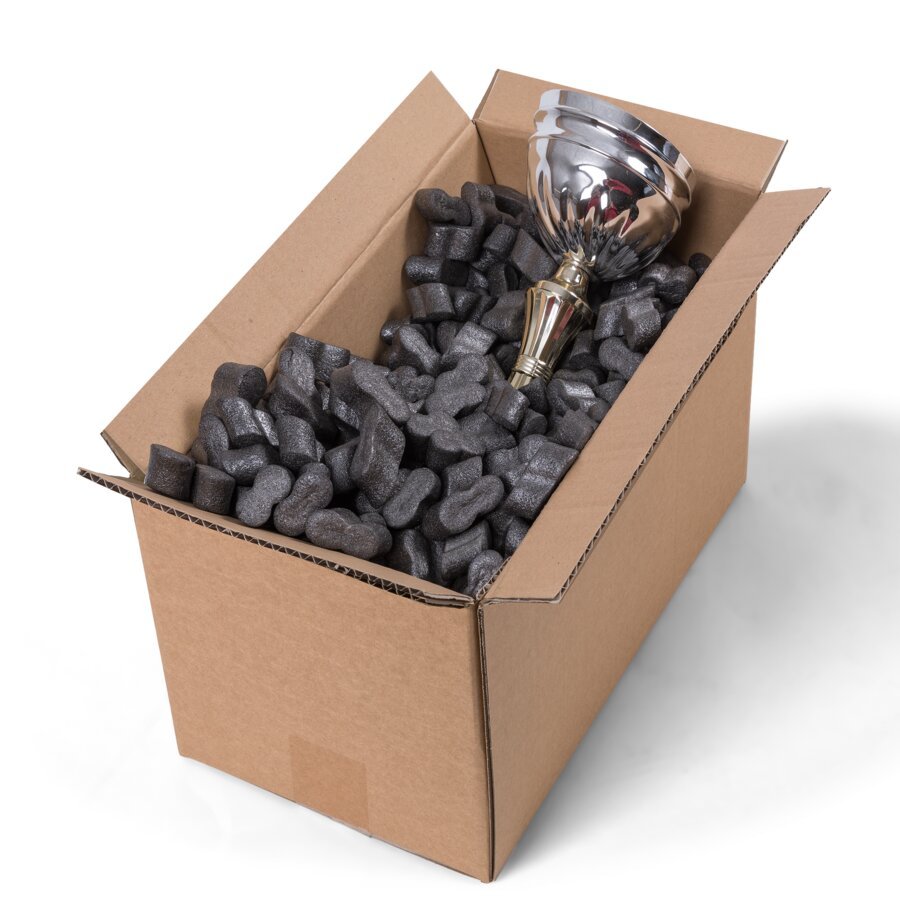 Die schwarzen flo-pak Verpackungschips wirken besonders edel und bieten perfekten Polsterschutz Die schwarzen flo-pak Verpackungschips wirken besonders edel und bieten perfekten Polsterschutz