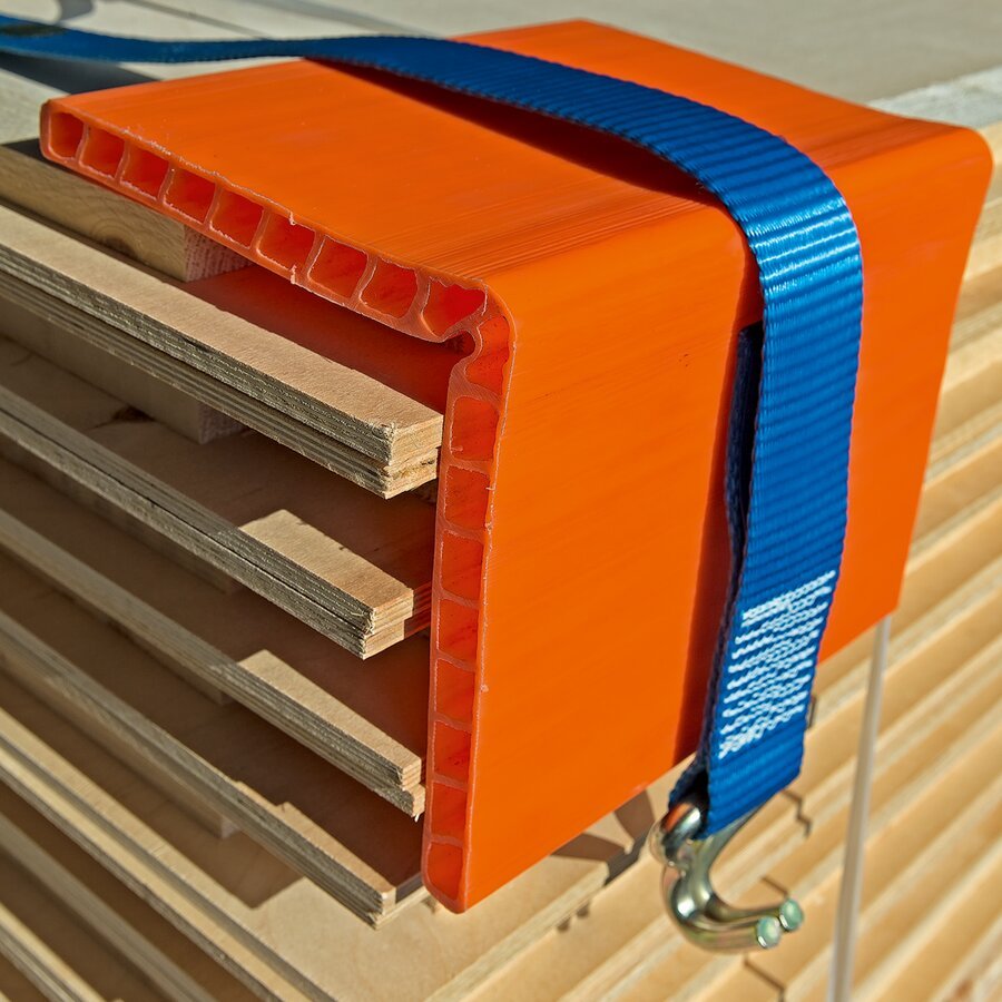 Schwerlast-Kantenschutz aus Doppelstegplatten Schwerlast-Kantenschutz aus Doppelstegplatten