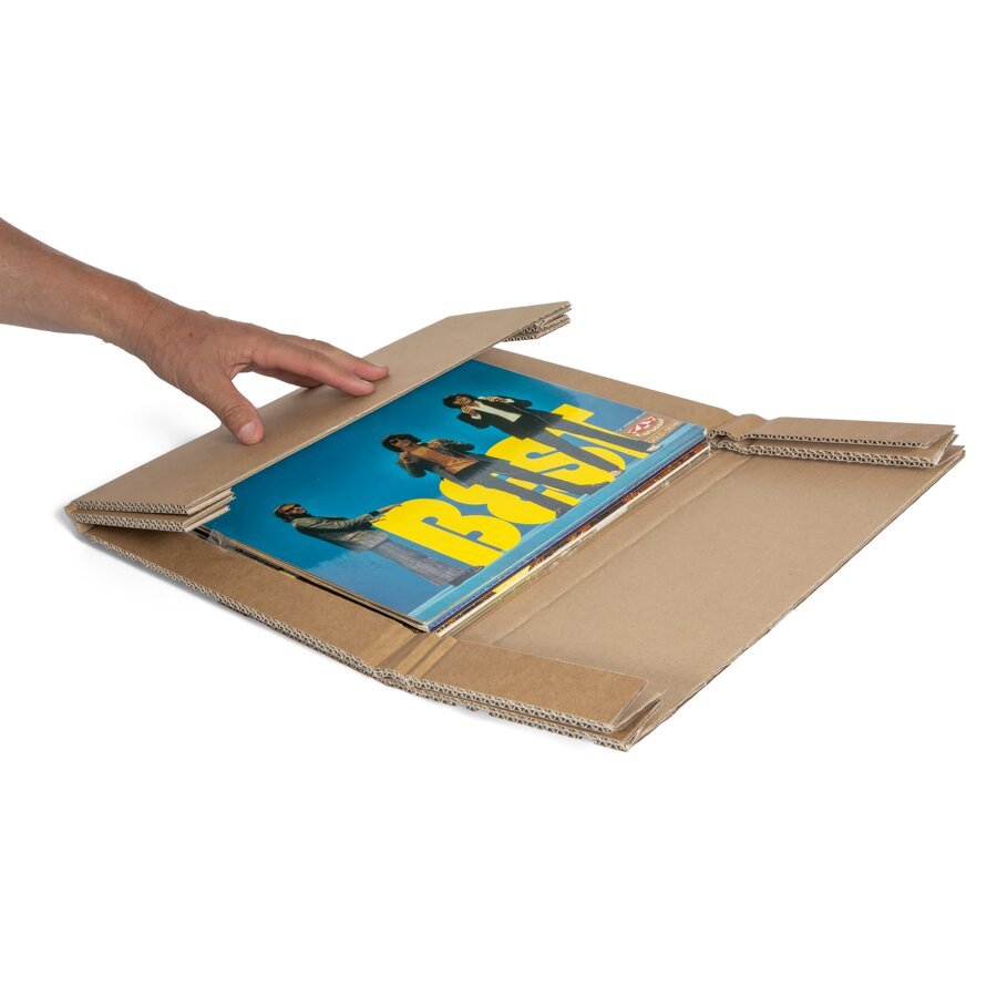 Die empfindliche Scheibe ist darin von der Wellpappe sicher umgeben und geschützt Die empfindliche Scheibe ist darin von der Wellpappe sicher umgeben und geschützt