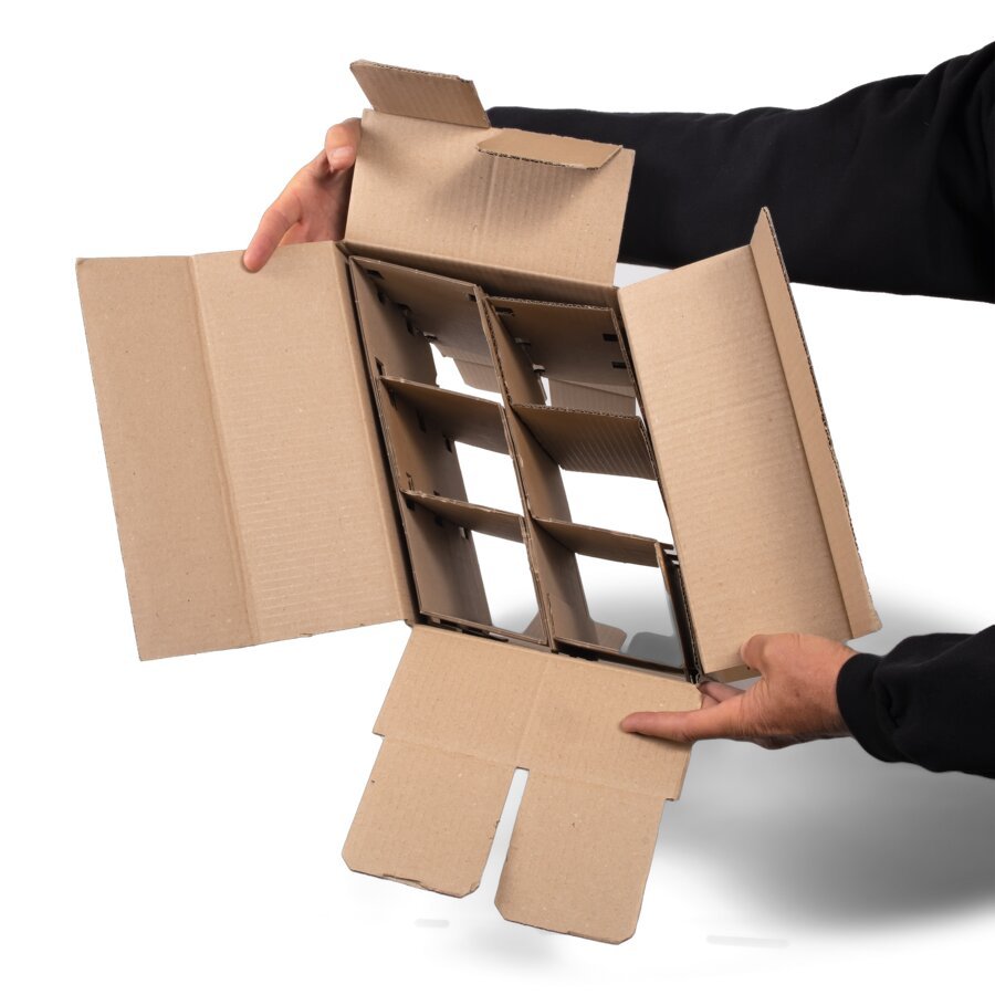 Mit einem Handgriff ist der Karton aufgerichtet Mit einem Handgriff ist der Karton aufgerichtet