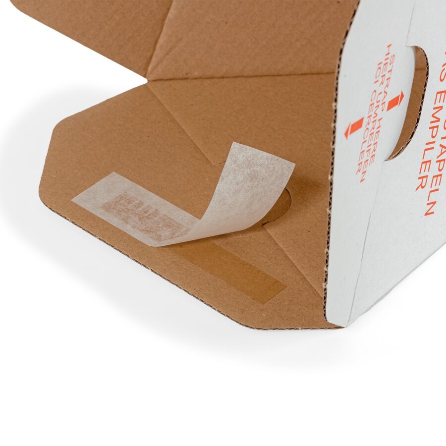 Der Klebestreifen befindet sich durch einen Papierstreifen geschützt an der Unterseite des Palettenhütchens Der Klebestreifen befindet sich durch einen Papierstreifen geschützt an der Unterseite des Palettenhütchens