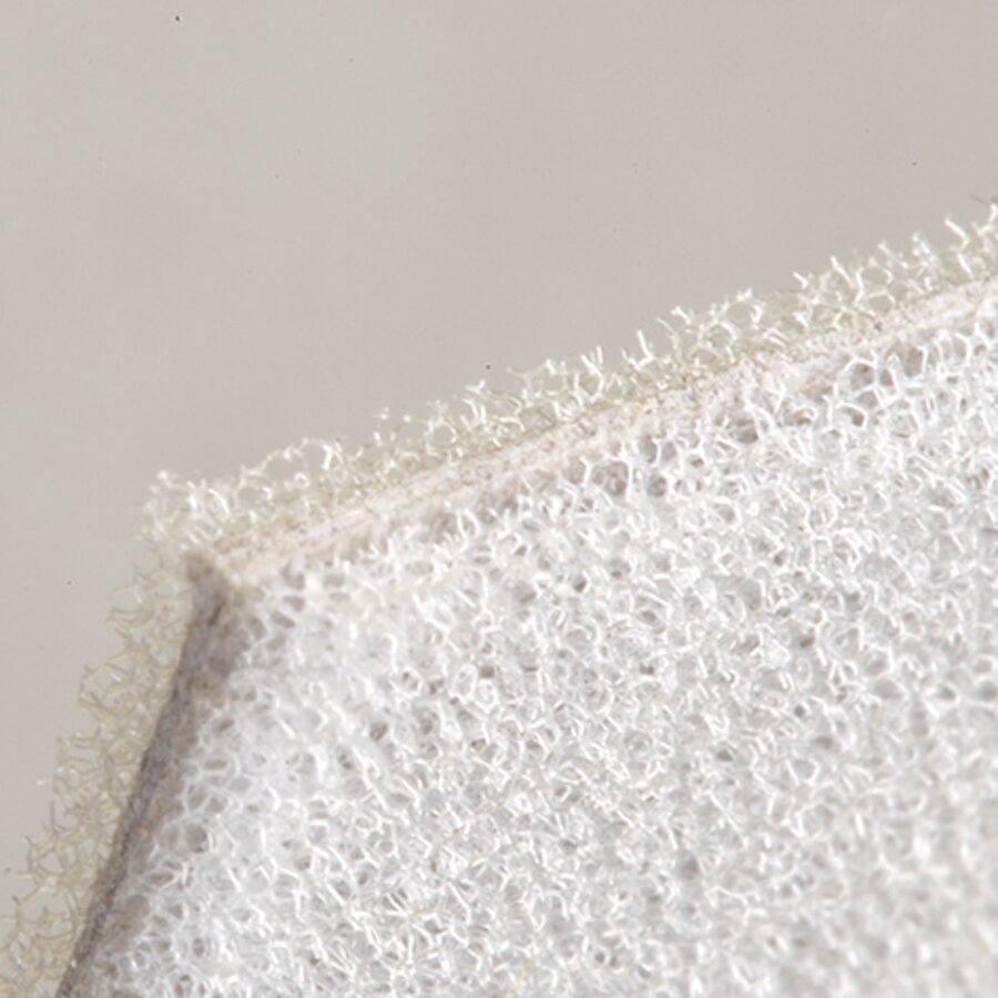 Antirutschauflage auf Kunststoffpalette Schwarze Kunststoffpalette mit weißer Antirutschauflage