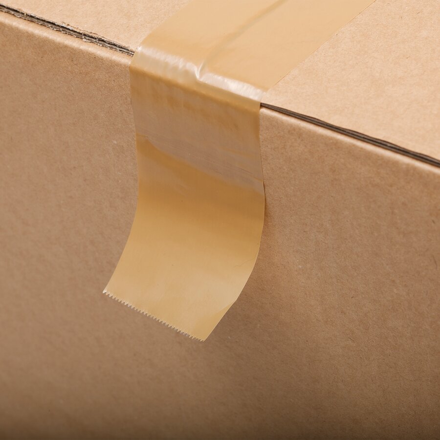 Durch den speziellen High-Tack Kleber mit hoher Anfangsklebkraft lösen sich die Bandenden nicht vom Karton ab Durch den speziellen High-Tack Kleber mit hoher Anfangsklebkraft lösen sich die Bandenden nicht vom Karton ab