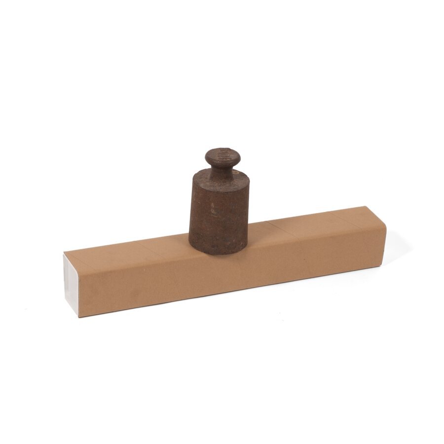 Die 2 mm starke Vollpappe hält auch unter großen Belastungen stand Die 2 mm starke Vollpappe hält auch unter großen Belastungen stand