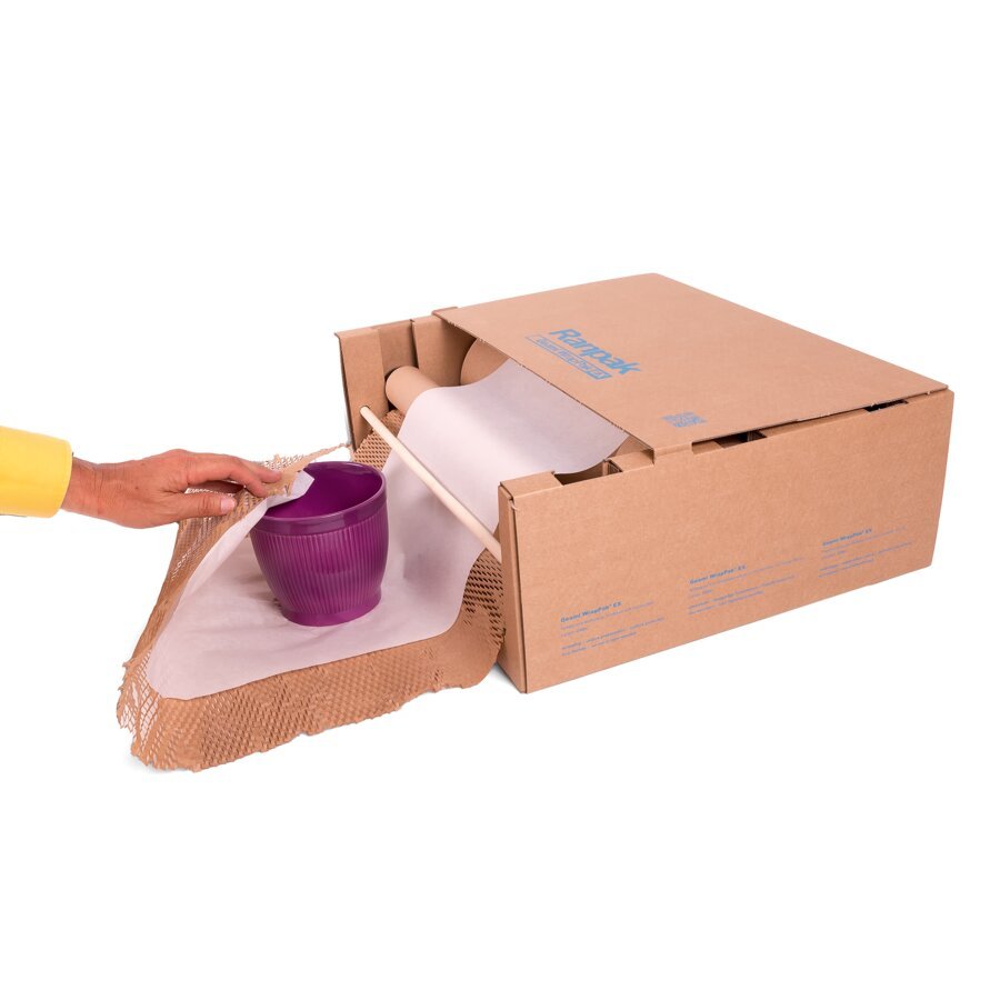 Empfindliche Produkte können direkt in das geschmeidige Seidenpapier gewickelt werden Empfindliche Produkte können direkt in das geschmeidige Seidenpapier gewickelt werden