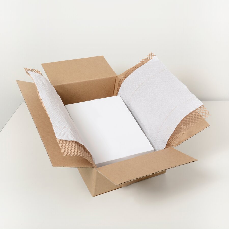 Kraft- und Seidenpapier sind zu 100% recyclingfähig und können zusammen mit dem Karton entsorgt werden Kraft- und Seidenpapier sind zu 100% recyclingfähig und können zusammen mit dem Karton entsorgt werden