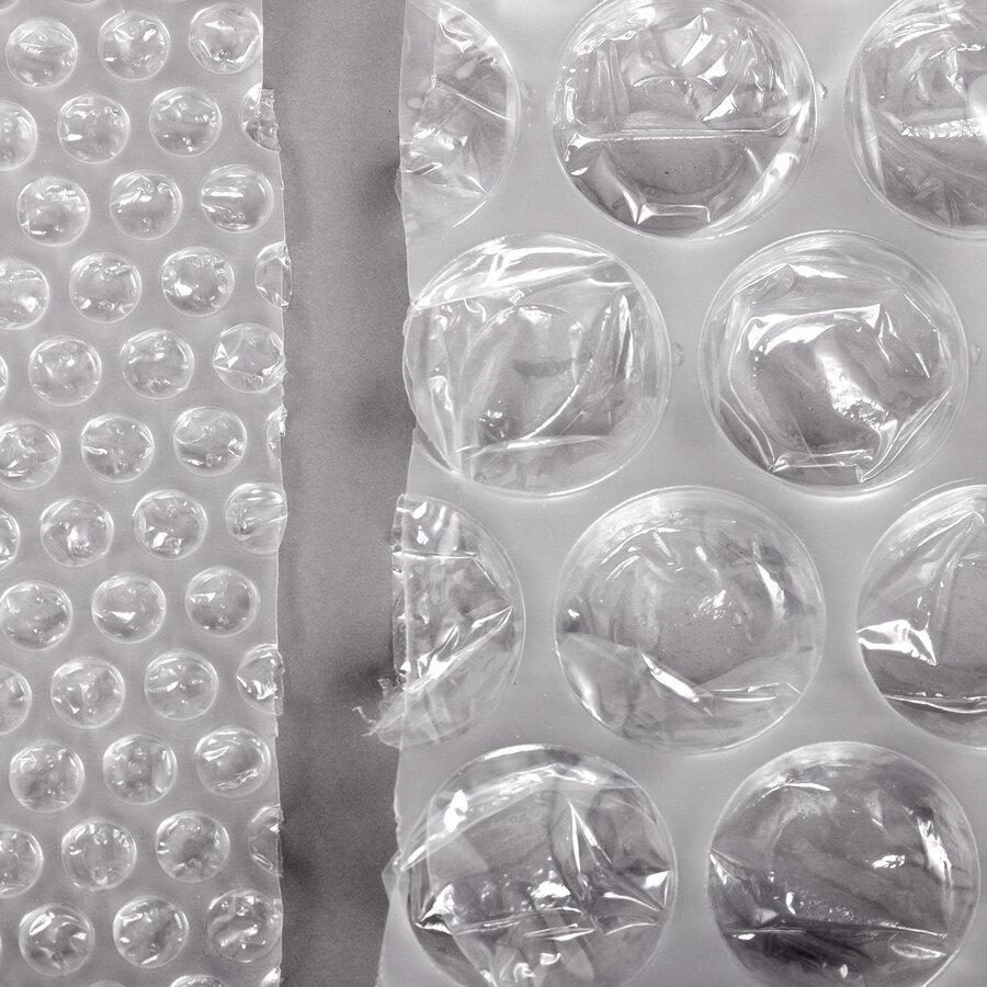 Höhere Polsterwirkung im Vergleich zur Standard-Luftpolsterfolie mit kleinen Noppen Höhere Polsterwirkung im Vergleich zur Standard-Luftpolsterfolie mit kleinen Noppen