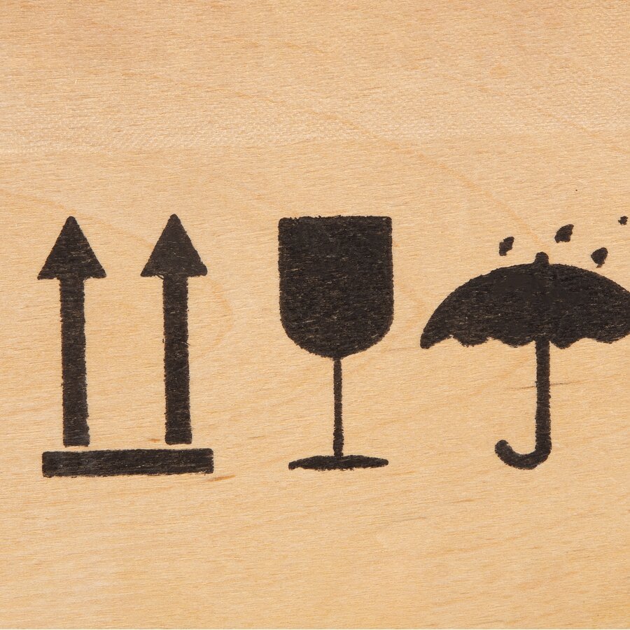 Mit praktischen Warnhinweisen versehen Mit praktischen Warnhinweisen versehen