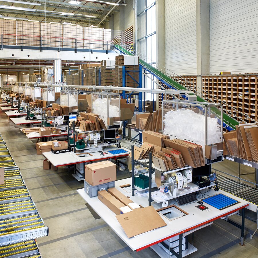 Über die CIRRUS Station können die Luftkissen der CIRRUS 80 direkt zum Packplatz transportiert werden Über die CIRRUS Station können die Luftkissen der CIRRUS 80 direkt zum Packplatz transportiert werden