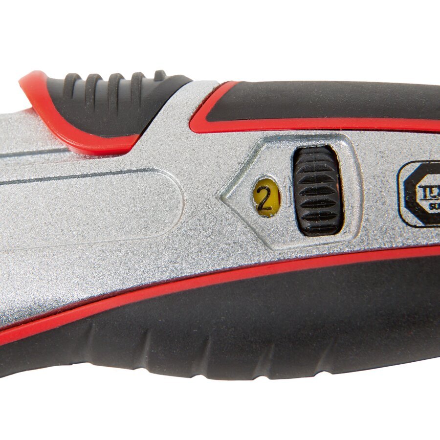 Mit dem Einstellrad sind 3 Schnitttiefen wählbar Mit dem Einstellrad sind 3 Schnitttiefen wählbar