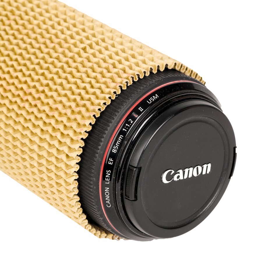 Flexible Stretchwellpappe zum sicheren Verpacken von unterschiedlich großen Produkten Wellpappenschutzhülle für ein Canon Kameraobjektiv